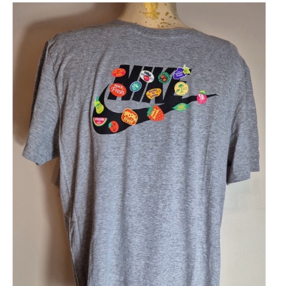 Nike Men’s 2XL Heather Gray Tee with fruit badges Logo